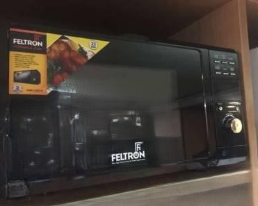 Feltron 1000W Digital Microwave – Black